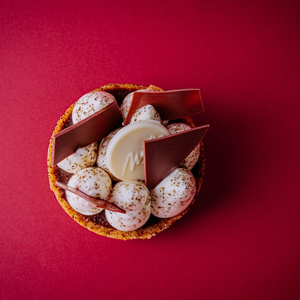 Pavlova mangue, passion et fruits rouges